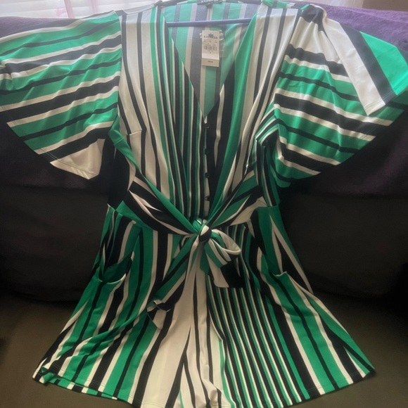 New. Express Romper. Size medium. - Picture 6 of 7